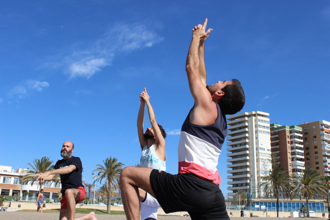 Efecto Yoga Málaga - yoga en la playa (2)