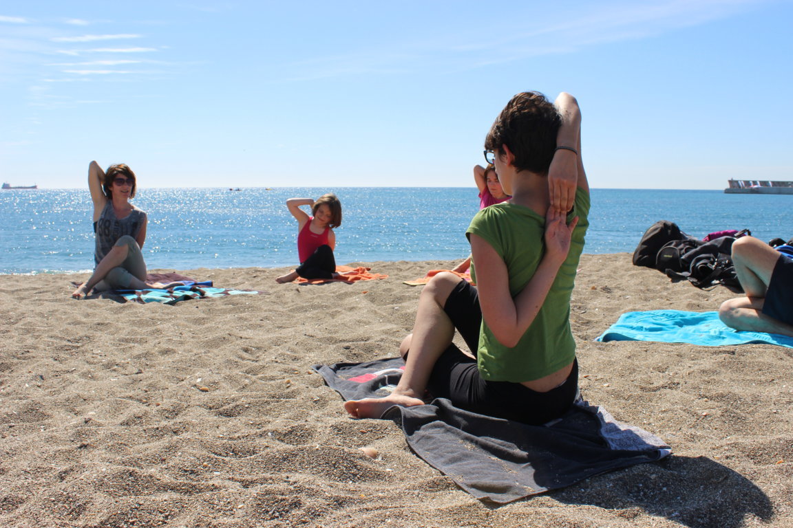 Efecto Yoga Málaga - yoga en la playa12