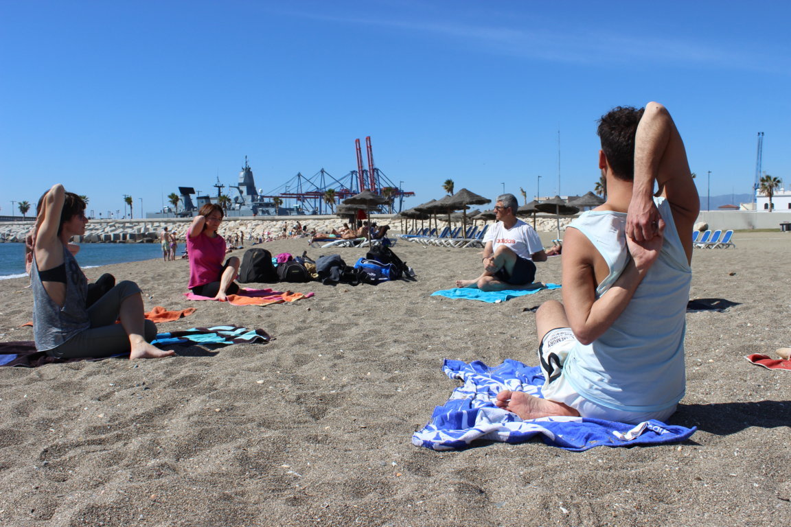 Efecto Yoga Málaga - yoga en la playa13