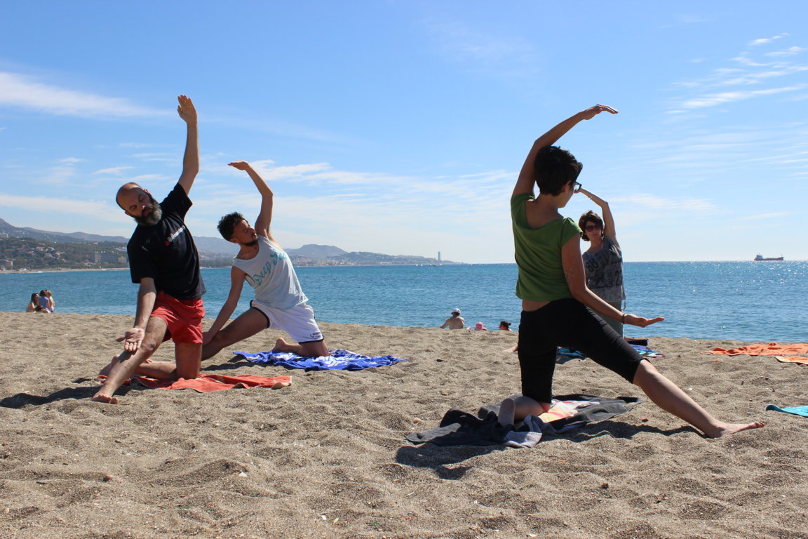 Efecto Yoga Málaga - yoga en la playa15